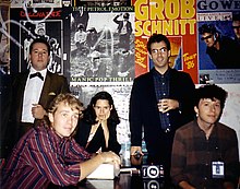اعضای اصلی گروه (به جز جان لومباردو) از چپ به راست : راب بوک ،استیو گوستاوسون ،ناتالی مرچنت، دنیس درو و جری آگوستیناک
