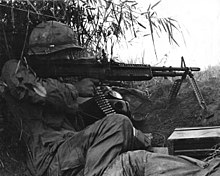 101-й AB M60 Gunner Vietnam.jpg