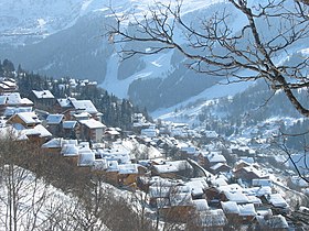 Méribel en hiver avec Mottaret au fond à gauche.