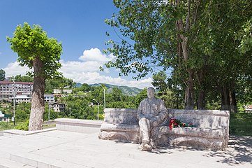 Վազգեն Սարգսյանի հուշարձանը Շուշի քաղաքում, այժմ ոչնչացված