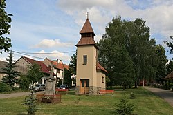 Kaple s křížem na Marečkově náměstí