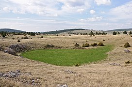 Doline sur le causse de Sauveterre, Ispagnac, Lozère, France.