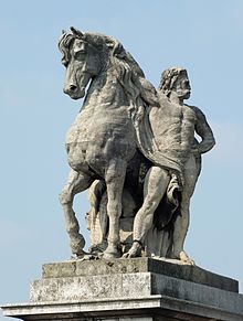 Cavalier gaulois by Antoine-Augustin Preault, Pont d'Iena, Paris Cavalier gaulois pont d'iena RG am face.jpg