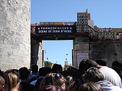 La porte des Dames constitue l'entrée des spectateurs à la grande scène du festival des Francofolies.