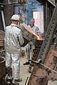 Gieten van een van de klokken van de Vredesbeiaard in de Koninklijke Eijsbouts Klokkengieterij te Asten in 2018. Het brons is zo warm dat het in de gietvorm loopt als water. De beschermkledij is noodzakelijk want het brons is meer dan 1100° heet.