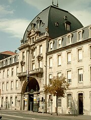 L'entrée de l'Hôpital Central