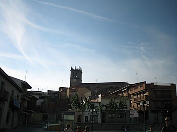 Vista de Robledo, con la Iglesia de la Asunción al fondo.