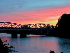 岐阜県との県境である木曽川に架かる犬山橋