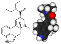 Strukturformel samt molekylmodell för LSD