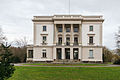 Einzeldenkmale der Sachgesamtheit agra-Park: »Weißes Haus« (Nr. 13, ehemalige Herfurth-Villa), Musentempel, sechs Musenfiguren und zwei weiteren Skulpturen (»Große Sitzende« und Schafgruppe) im Park, Tempel am Teich (Antentempel) nahe dem Dölitzer Teil des Parks sowie Nebengebäude (Nr. 11a, »Schweizerhaus«, heute Wohnhaus) – (siehe auch Sachgesamtheitsdokument – Obj. 09304154)