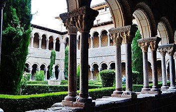 Claustro del monasterio de Santa María de Ripoll