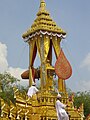 En kongelige urne Phra Ghote Thong Yai på Phra Maha Phichai Ratcharot (The Royal Great Victory Carriage), den forgyldte kongelige stridsvogn (2012).