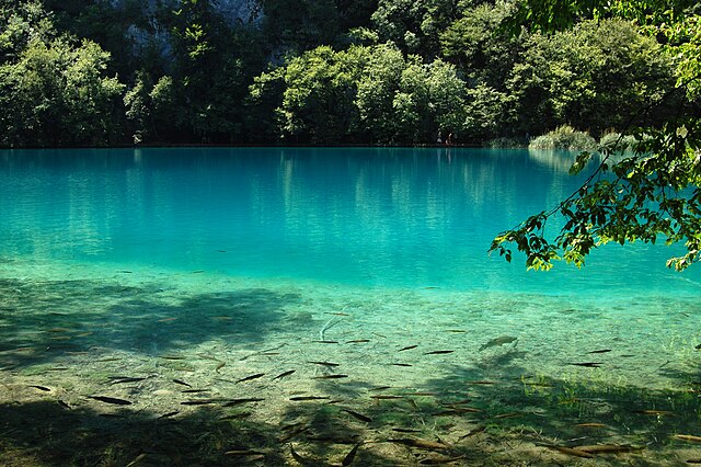 File:Plitvice_Lake.jpg