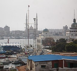 Vy från centrala Port Said, med Port Fouad i bakgrunden.