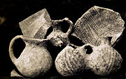 Les résultats tangibles des fouilles sont de modestes poteries, tout juste dignes de figurer dans un musée archéologique[143].