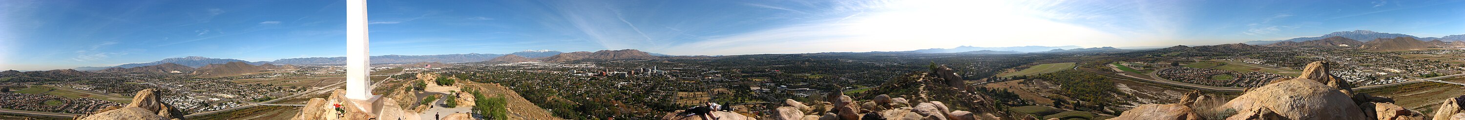 360 fokos panorámakép Riverside-ról a Mount Rubidoux hegycsúcsáról fotózva