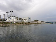 CT Sant Adrià de Besòs. Vista des de la mar.