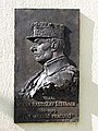 Pamätná tabuľa na budove radnice venovaná generálovi Milanovi Rastislavovi Štefánikovi v Topoľčanoch