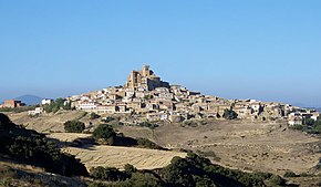 Aglomerado de casas em torno da igreja-fortaleza de Santa Maria (construída entre os séculos XI e XIV)