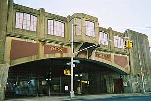 Фасад вокзала на Юнион-Холл-стрит (Юго-запад) .jpg