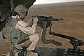 Kulomet M240 na nákladové rampě.