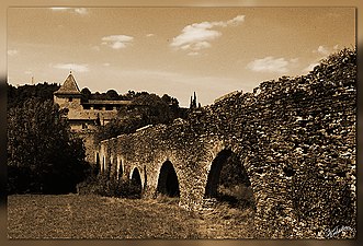 L'aqueduc construit par les moines afin d'apporter l'eau au monastère.