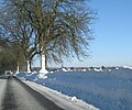 KW 48: Schneewehe an der Bundesstraße 106 bei Zickhusen im Januar 2010