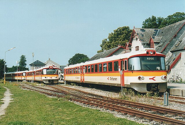 Østbanen Lynette DMUs at Rødvig station