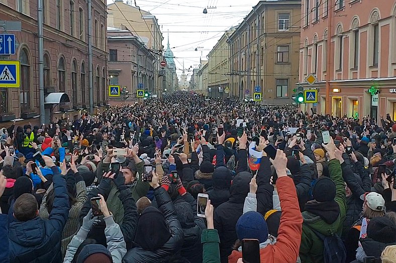 Протестующие на Гороховой улице в Санкт-Петербурге 31 января 2021 года.