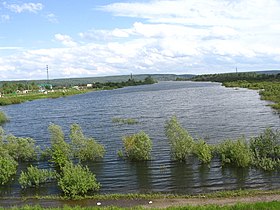 Вид на озеро со стороны поста ДПС на старом Коммунальном мосту