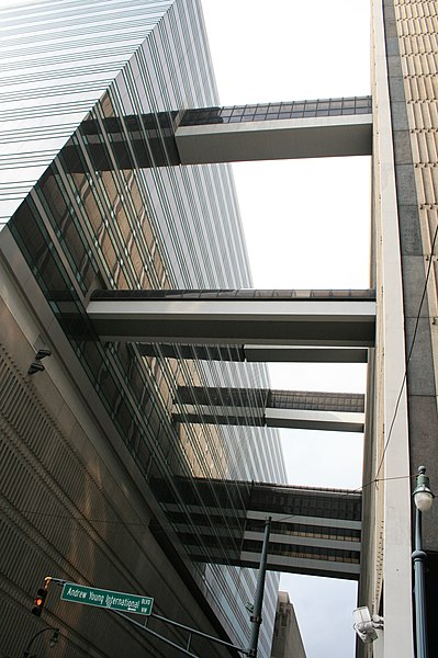 399px-2008-03-14_Spring_St_skyways_in_Atlanta.jpg