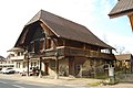 Altes Holzhaus im Dorfzentrum