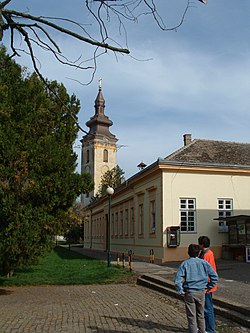 Šola in pravoslavna cerkev v središču Šašincev