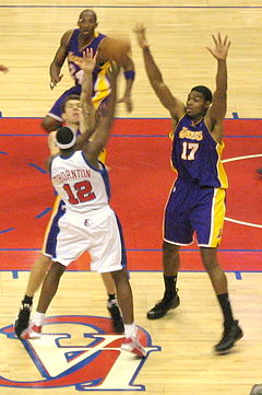 Al Thornton guarded by Andrew Bynum cropped.jpg