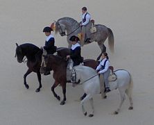 Alguacilillos en el paseíllo de una corrida.