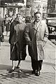 Anne Bodart et son père Roger Bodart à Paris en 1954.