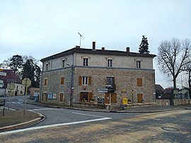 The town hall in Aumont