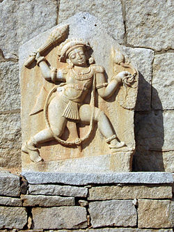 Relief Bima di Kuil Ganigitti, Hampi, India.