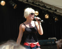 Zetlitz performs in Stavanger, Norway, in 2004.