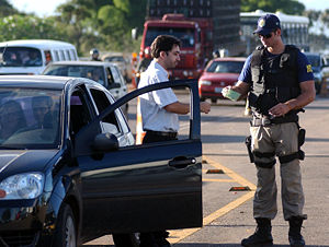 Brazilian Federal Highway Police at work.