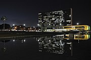 Palácio a noite.