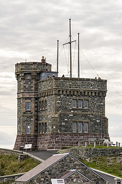 Башня Кэбот, северная стена, Сигнал-Хилл, Сент-Джонс, Ньюфаундленд.jpg