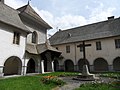 Cloître et porche de l'église de la chartreuse du Reposoir