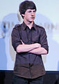 Dylan Minnette interprète Rex Britten.