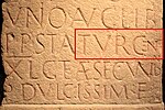 P(rae)P(ositus) STA(tionis) TVRICEN(sis): «Vorsteher der Zürcher Zollstation». Ausschnitt aus der Inschrift auf dem Grabstein des Lucius Aelius Urbicus (um 185–200 n. Chr.), entdeckt 1747.