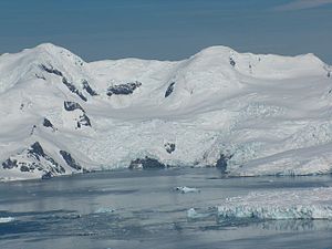 Blick von der Moon Bay in die Bruix Cove