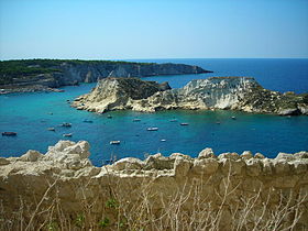 Cretaccio (au centre) vue depuis l'île San Nicola.