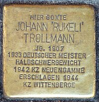 Le Stolpersteine ou "pavé de mémoire" rappelant le souvenir de Johann Trollmann devant son dernier domicile.