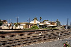 Junee Railway Station and the former Railway Hotel.jpg