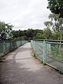 Brücke über die B55a zwischen Nord- und Südteil des Parks